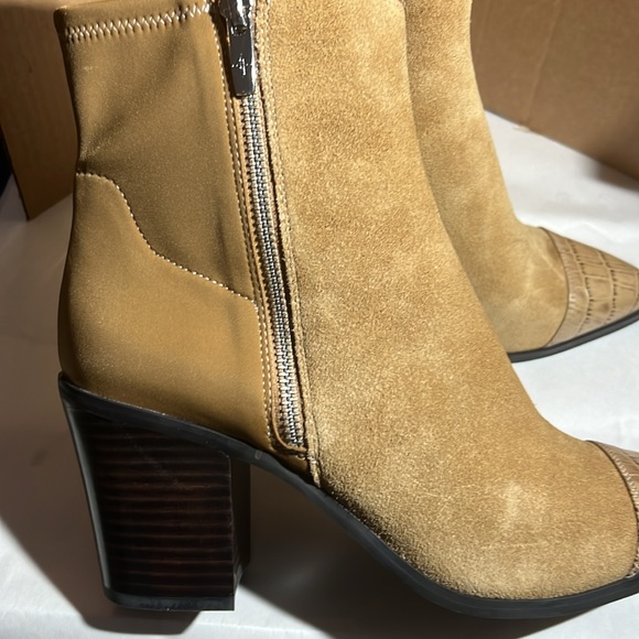 Donald Pliner multimedia booties size 10M - Picture 7 of 8